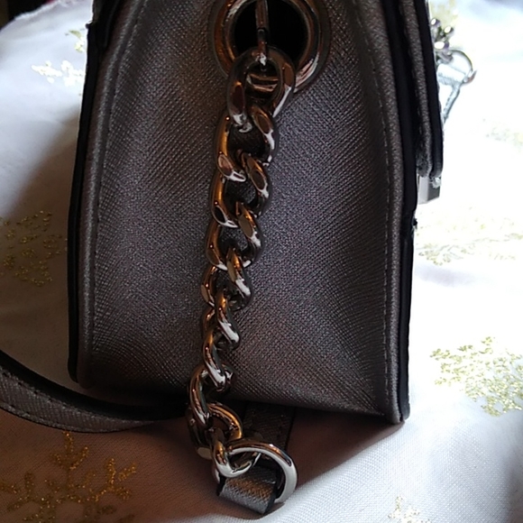 CALVIN KLEIN Saffiano Mini Crossbody with push lock closure - Picture 7 of 7
